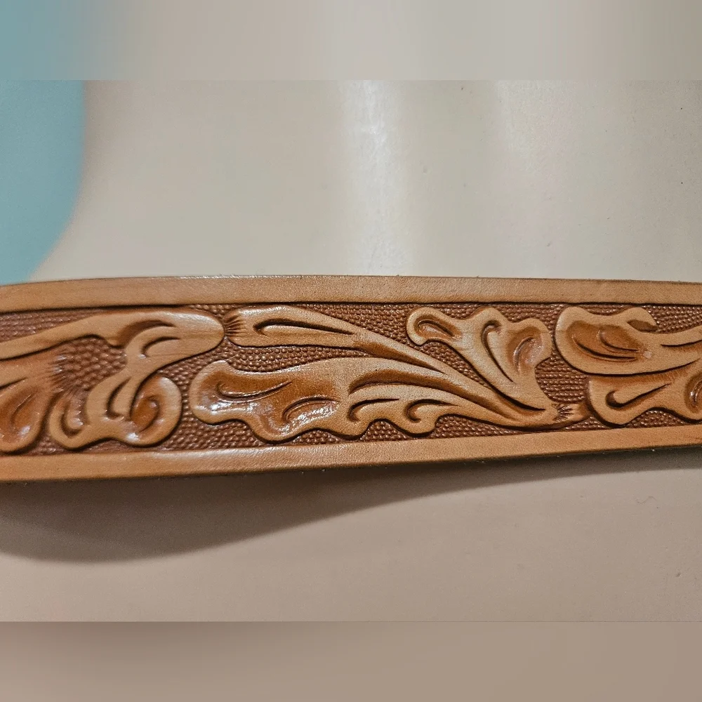 Vintage Looper Tooled Leather Western Belt Brown Engraved Buckle Size 34 Unisex.